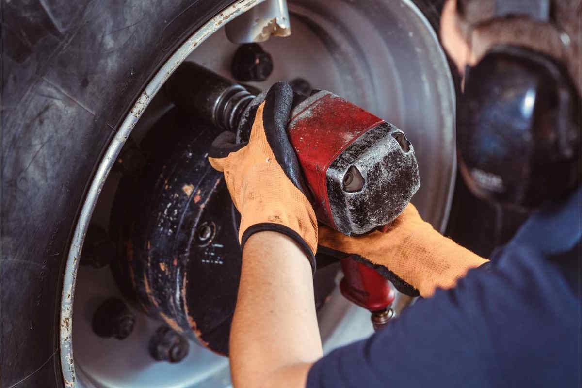 changement de pneu de tracteur